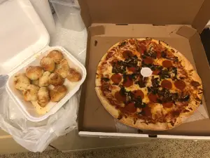 Manhattan Chicago Pizza