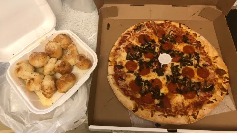 Manhattan Chicago Real Pizza in 派恩克雷斯特