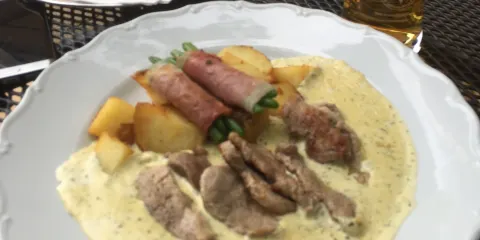 Monarchia Restaurant