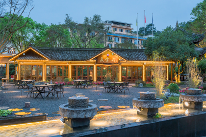 Emeishandajiudiantesemeishicun