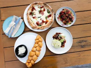 Black Sand Pizzeria and Bistro