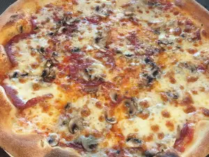 La Pizzeria