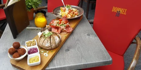 Cafe & Steakhouse Dommel 18