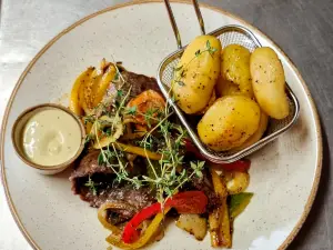 Linas Pizzeria & Steakhouse
