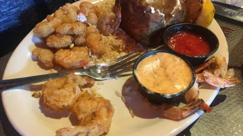 Logan's Roadhouse in 캔턴