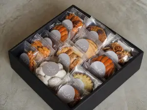 uzuki- sweets shop-