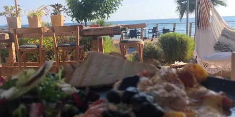 Seaside all day lounge