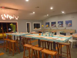 Niki’s Seafood And Thai