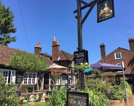 Queen Inn Pub