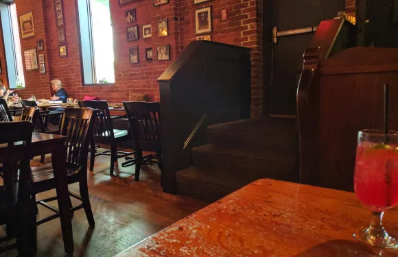 Olde Colonial Café