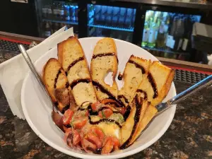 Luka's Restaurant & Bar