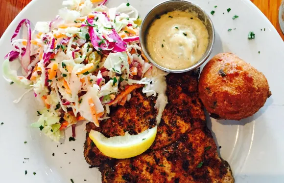 Jonah's fish & grits