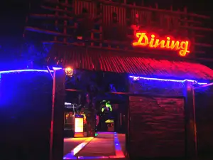 70 mm Dining