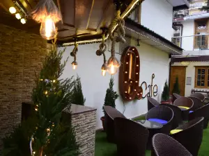 The Que Cafe - Hookah / Best Cafe in Shimla