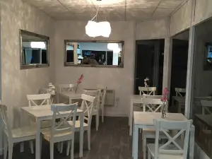 Mims Moms Coffee & Champagne Bar