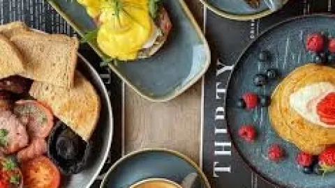 Thirty Coffee Shop & Eatery in 法利