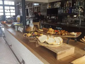 Canteen Bar & Grill