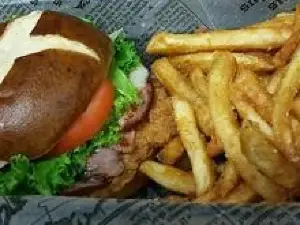 Wooden Nickel Burgers And Brew