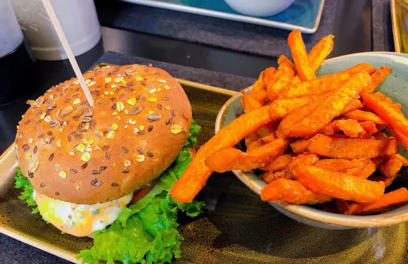 HANS IM GLUECK Burgergrill & Bar