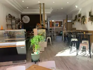 Confushion Lounge Pastry shop