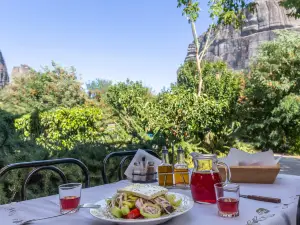 Boufidis Greek Tavern