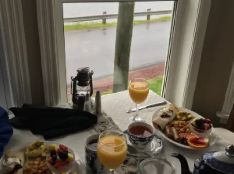 Sea Level Dining Room / Inn by the Bay