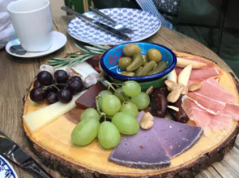 La Casa Delicatessen