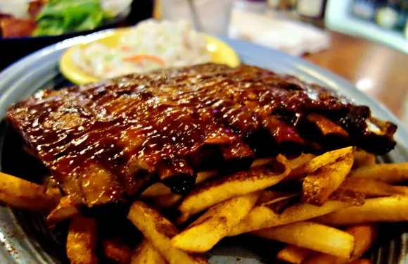 Dinghy's Restaurant & Bar