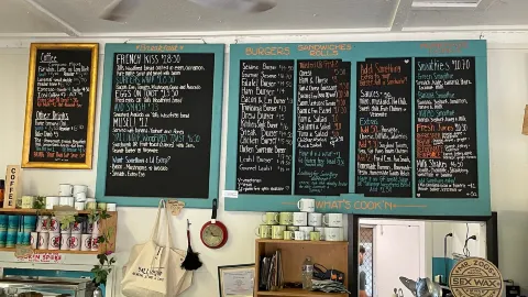 Cave's Park Store in 얄링업