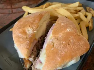 Revere's Wells Street Tavern
