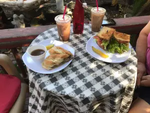 The Queen Bean Coffee & Social House