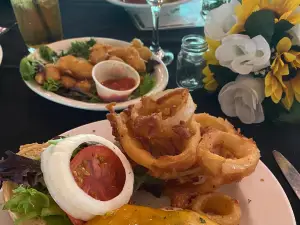 Crystelle Creek Restaurant