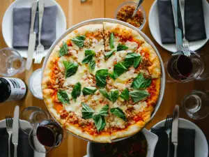UNA pizza + wine Calgary: 17th Ave