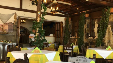 Taverna Leonidas in 엘룬다