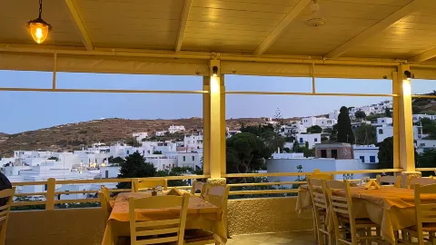 Agnadio Restaurant in 帕羅斯
