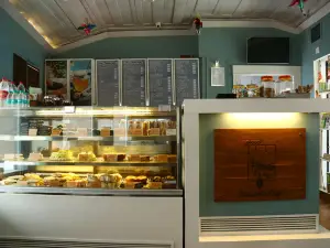 Cafe Honey Hut, Shimla