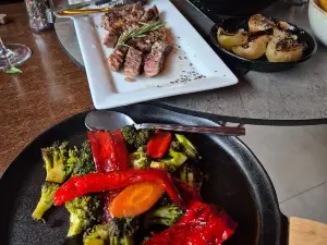 Kaouras Bar And Restaurant