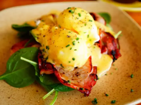 High Tide Bar, Grill & Cafe