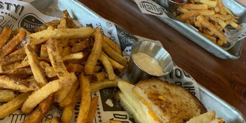 Longtable Beer Cafe