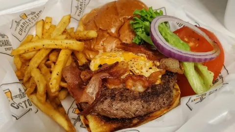 Charleston Sports Pub in 크렘슨
