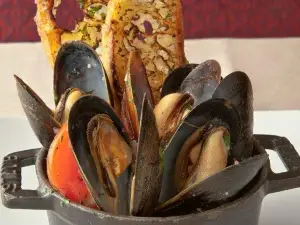 CRÚ Wine Bar and Bistro