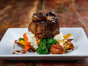 Bleu Restaurant & Lounge