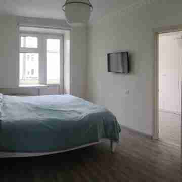 Cozy Central City Apartment Rooms