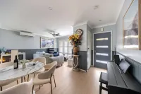 Welcome to Your Peaceful 2BR Villa Retreat Hotels in Narellan