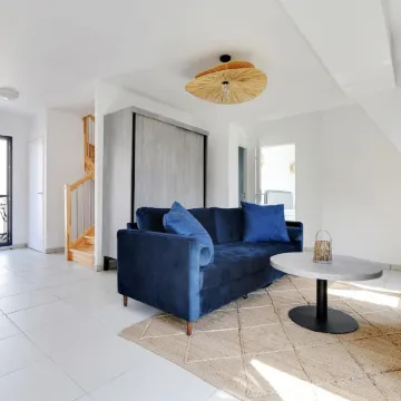 Elegant Appt - 3BDR/8P - Near Paris & La Défense Отели рядом с достопримечательностью «Philips»
