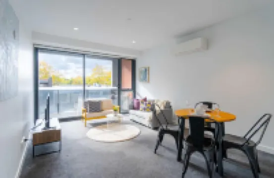 Cozy 1BR Apt Walk to Swinburne & Glenferrie Rd