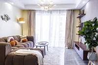 Chic Loft steps from Yaya Center | Pool + gym