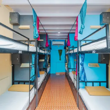 Afra Dormitory for Male & Female Отели рядом с достопримечательностью «Мумбай - центр города»