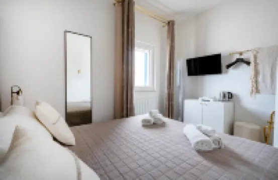 Terra | 2-Bedroom with Shared Kitchen & Balcony – Seafront Location