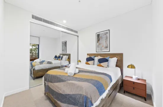 City Living: 1-Bed Apt + Study Close MQ Station Macquarie Parkのホテル